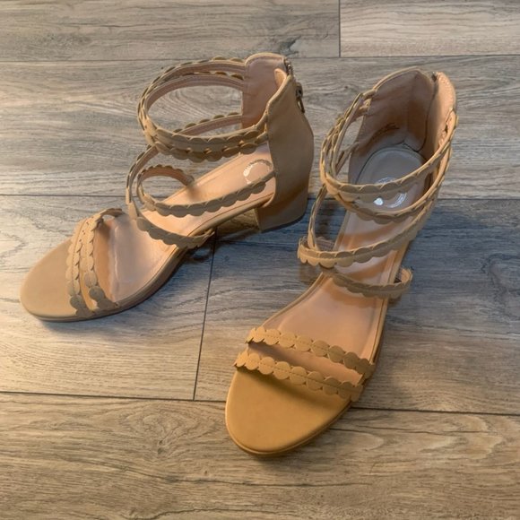 NEW JOURNEE COLLECTION  TAN FAUX SUEDE ANKLE STRAP ZIP BACK BLOCK SANDALS 8.5 - Picture 6 of 9